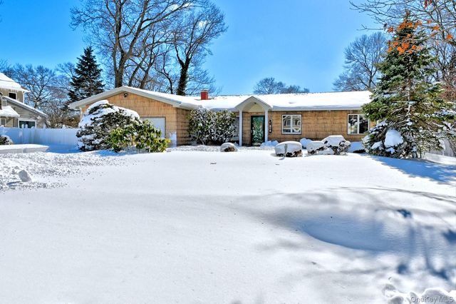 16 Hempstead Street, Holtsville, NY 11742