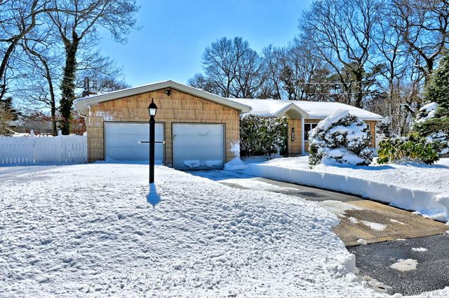 16 Hempstead Street, Holtsville, NY 11742