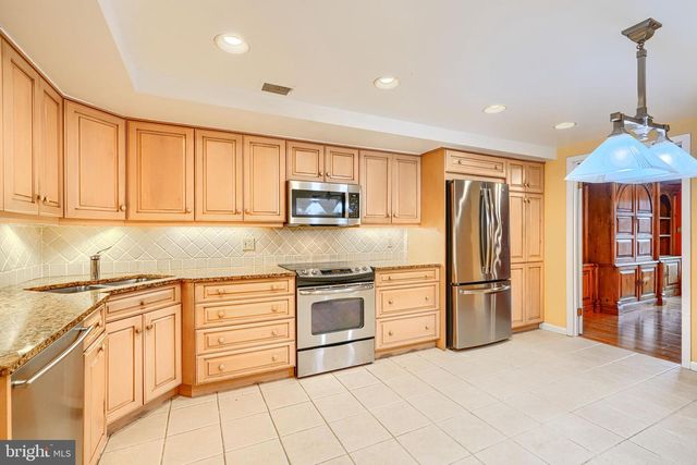 17 OAKHAMPTON DR, Lutherville Timonium, MD 21093