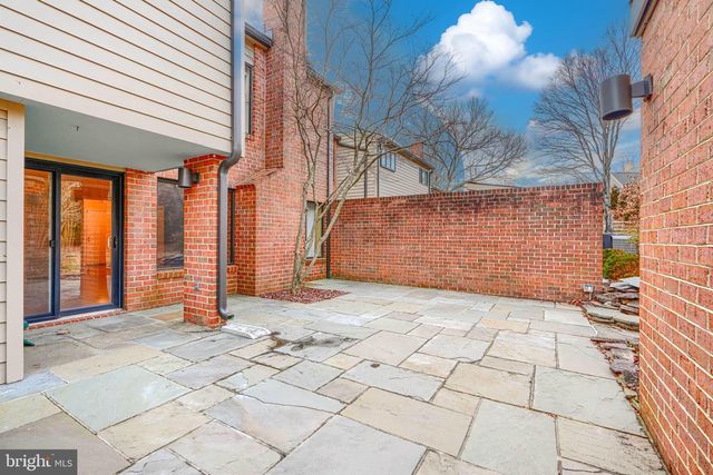 17 OAKHAMPTON DR, Lutherville Timonium, MD 21093