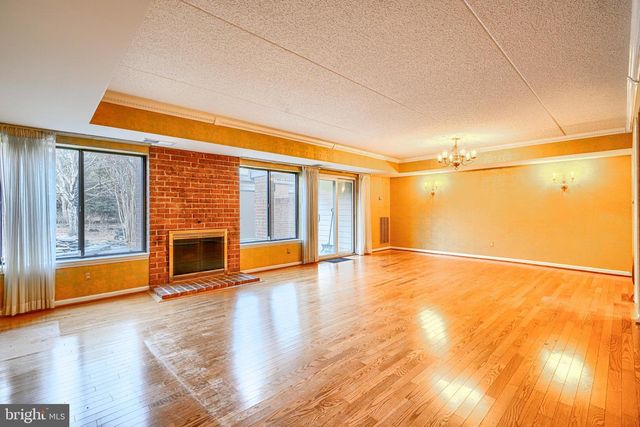 17 OAKHAMPTON DR, Lutherville Timonium, MD 21093