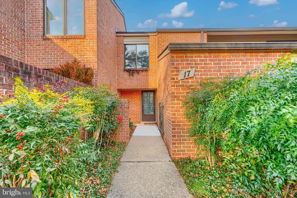 17 OAKHAMPTON DR, Lutherville Timonium, MD 21093