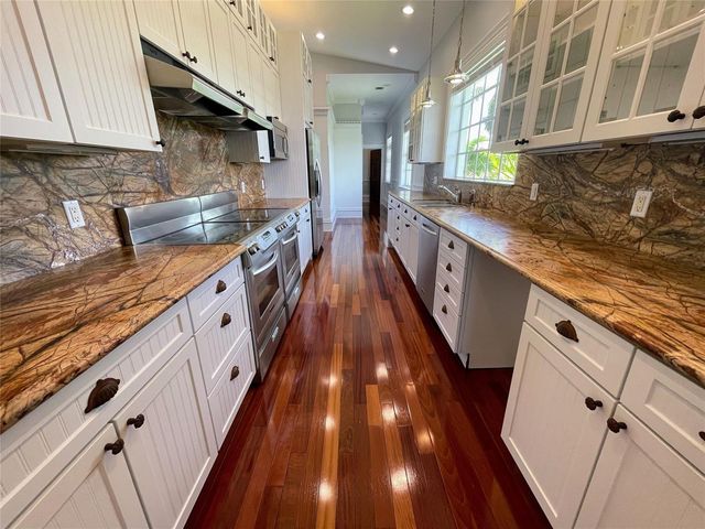 929 NE 18th Court, Fort Lauderdale, FL 33305