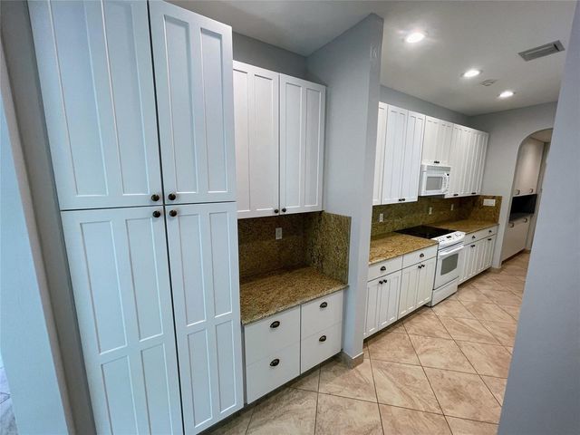 929 NE 18th Court, Fort Lauderdale, FL 33305