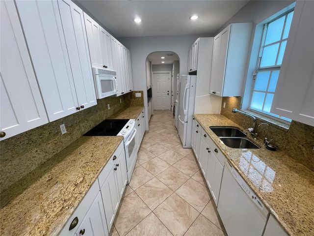 929 NE 18th Court, Fort Lauderdale, FL 33305