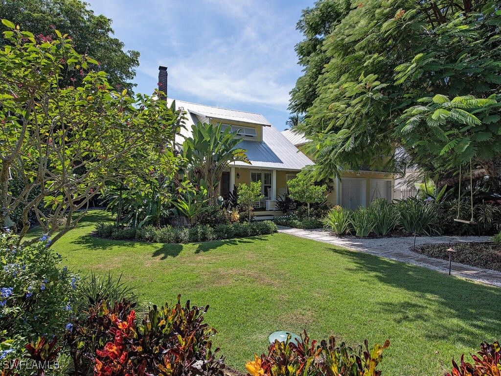 680 8th AVE S, Naples, FL 34102