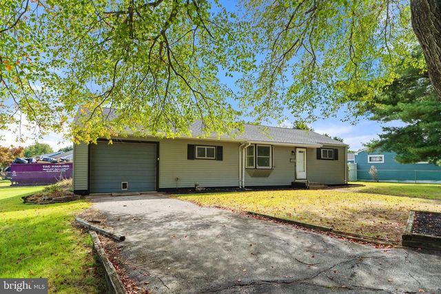 4 W GERMANTOWN AVE, Maple Shade, NJ 08052