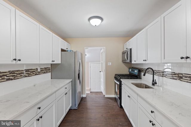 4 W GERMANTOWN AVE, Maple Shade, NJ 08052