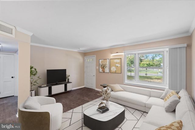 4 W GERMANTOWN AVE, Maple Shade, NJ 08052