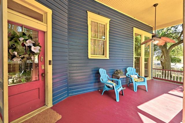 624 Saint Louis ST, Gonzales, TX 78629