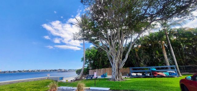 1516 S Lakeside Drive 206, Lake Worth Beach, FL 33460