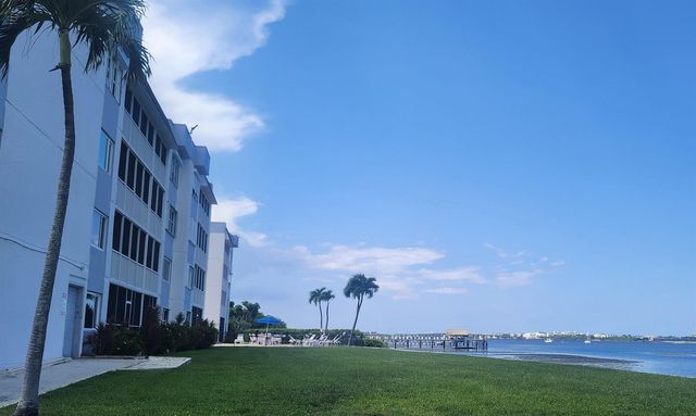 1516 S Lakeside Drive 206, Lake Worth Beach, FL 33460
