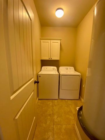 1089 N Leverett Avenue, Fayetteville, AR 72701