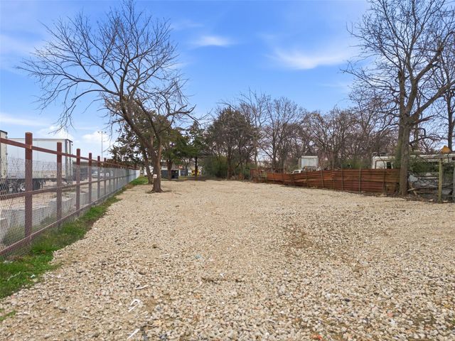 8322 Honeysuckle Lane, Dallas, TX 75241