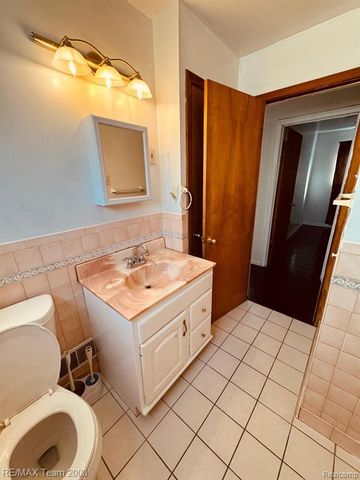 1402 Morris Avenue, Lincoln Park, MI 48146