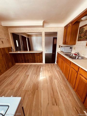 1402 Morris Avenue, Lincoln Park, MI 48146