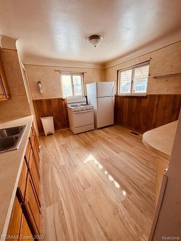 1402 Morris Avenue, Lincoln Park, MI 48146