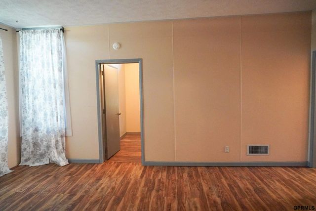 571 N 3rd Street, Tecumseh, NE 68450