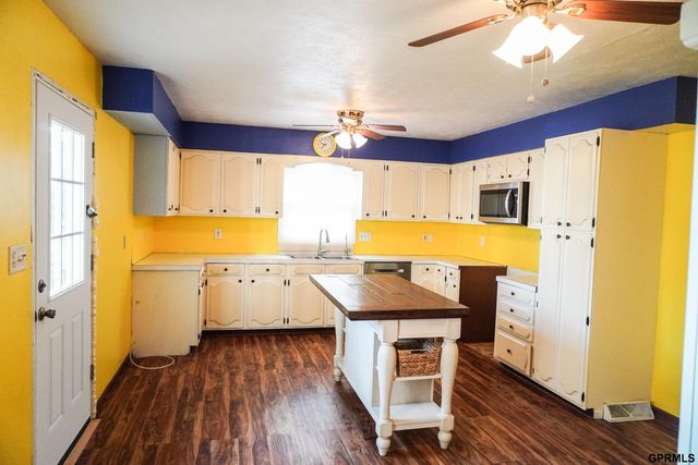 571 N 3rd Street, Tecumseh, NE 68450