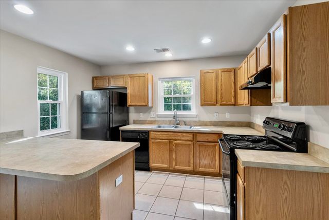 7900 Shadow Oak Drive, North Charleston, SC 29406