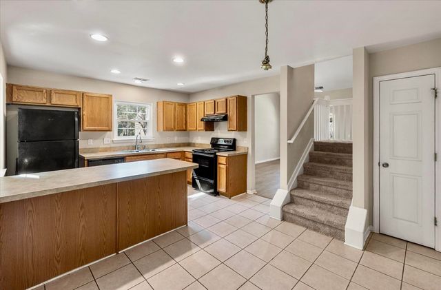 7900 Shadow Oak Drive, North Charleston, SC 29406