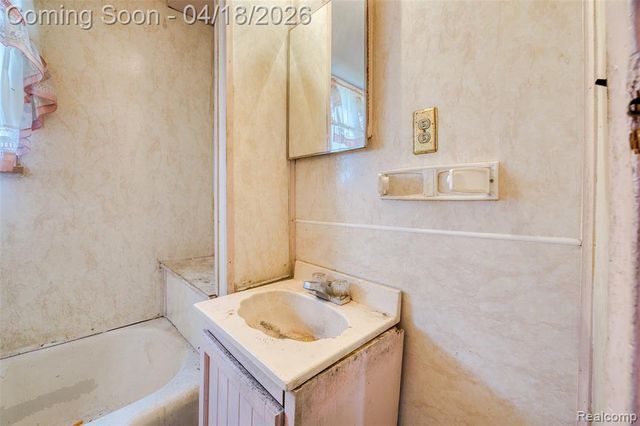 35740 Beverly Road, Romulus, MI 48174