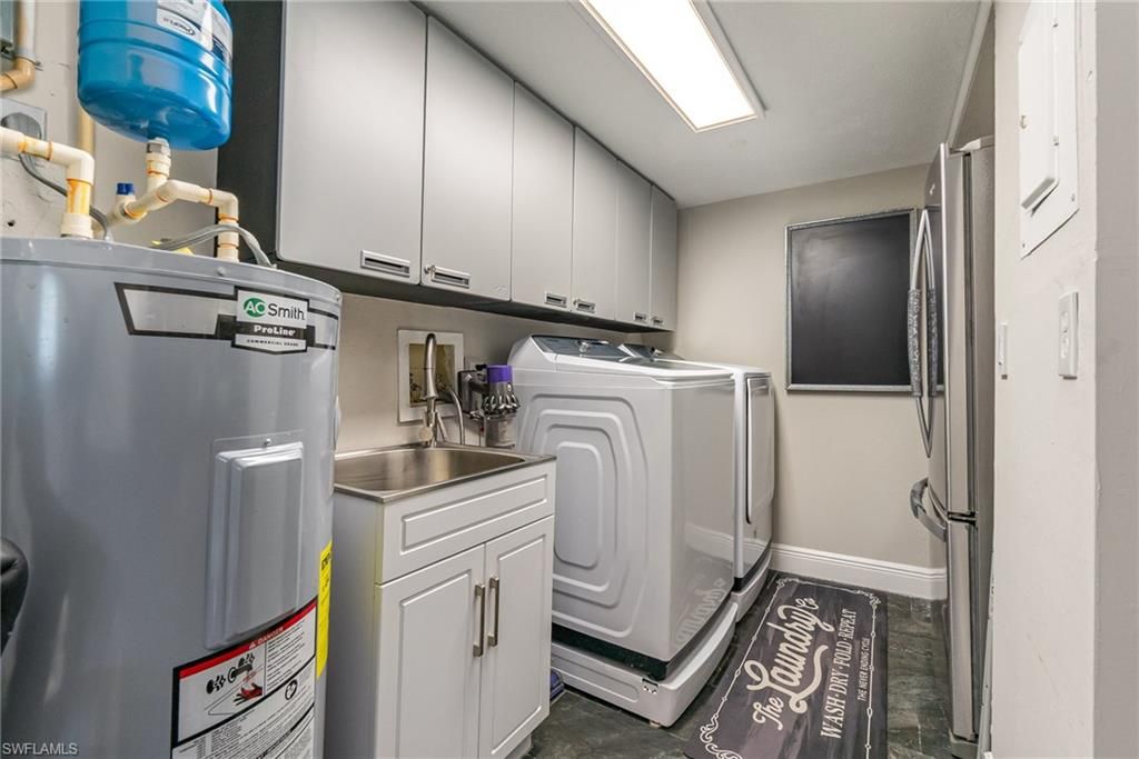 Image 23 of property listing at 4001 SE 19th PL 1, Cape Coral, FL 33904
