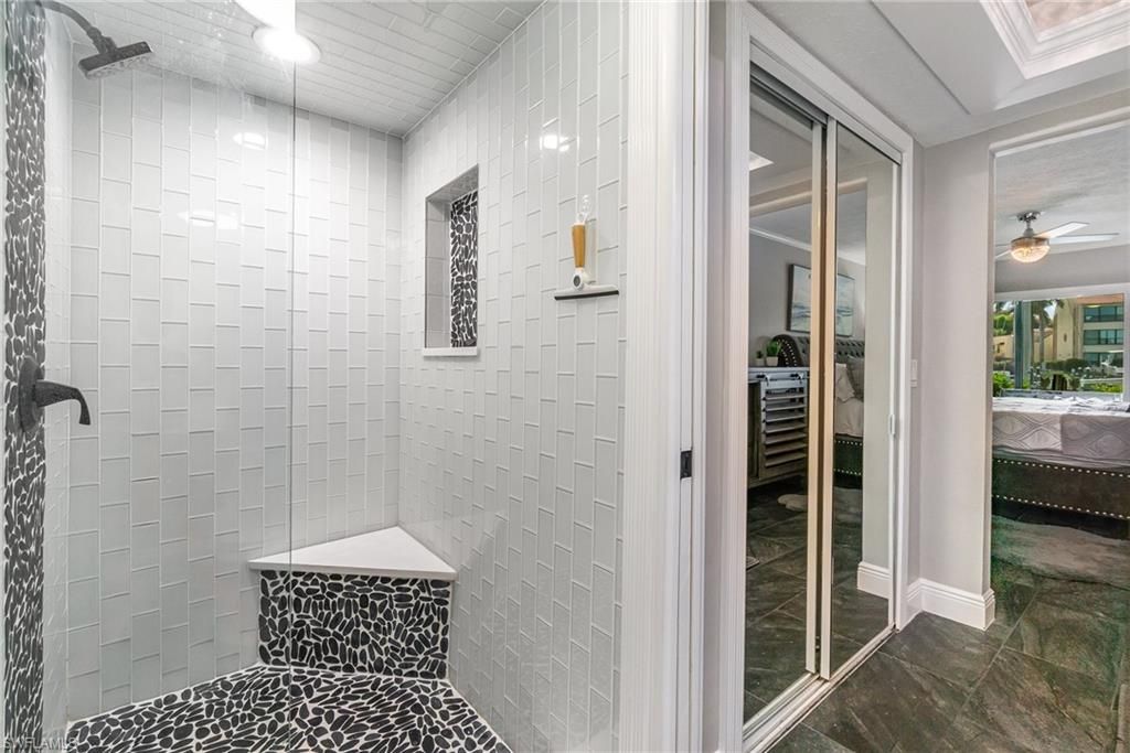 Image 4 of property listing at 4001 SE 19th PL 1, Cape Coral, FL 33904