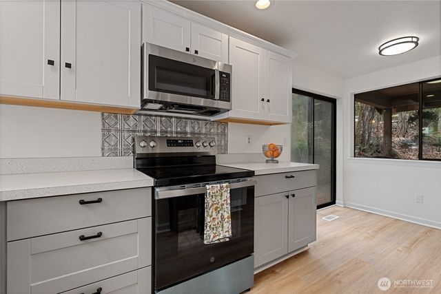 4806 Sunrise Beach Road NW, Olympia, WA 98502