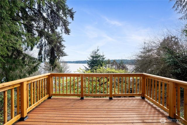 4806 Sunrise Beach Road NW, Olympia, WA 98502