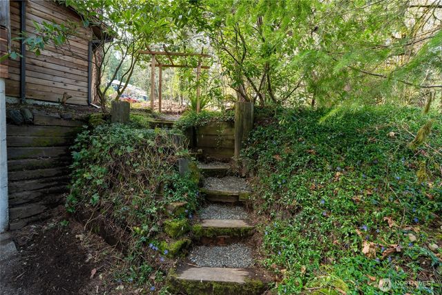 4806 Sunrise Beach Road NW, Olympia, WA 98502
