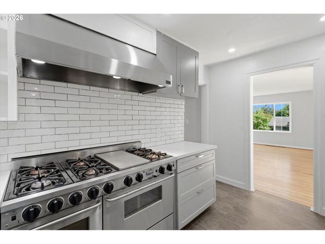 7158 Sw 4TH Ave, Portland, OR 97219