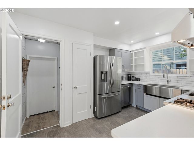 7158 Sw 4TH Ave, Portland, OR 97219
