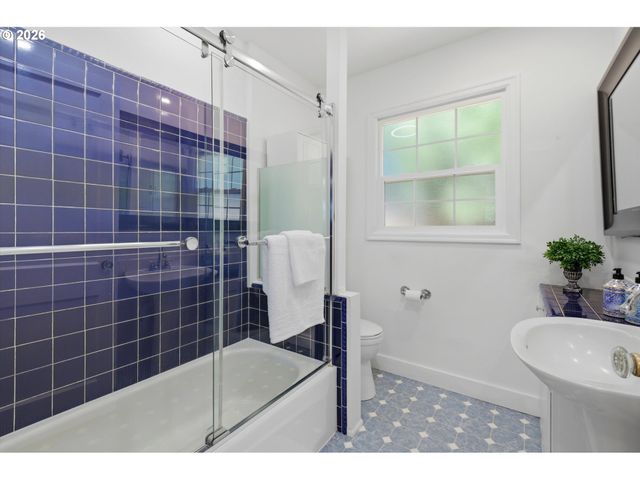 7158 Sw 4TH Ave, Portland, OR 97219