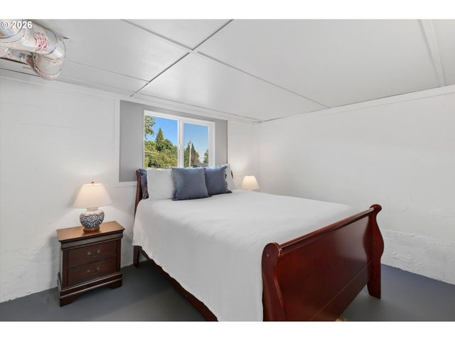 7158 Sw 4TH Ave, Portland, OR 97219