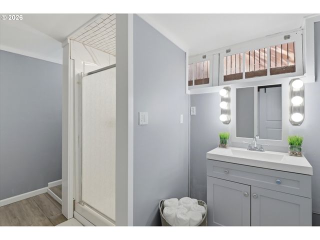 7158 Sw 4TH Ave, Portland, OR 97219