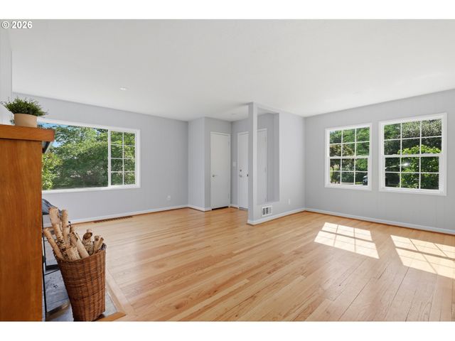 7158 Sw 4TH Ave, Portland, OR 97219