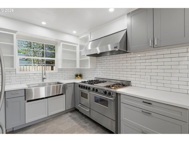 7158 Sw 4TH Ave, Portland, OR 97219