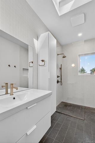 6 Glenwood Avenue, Poughkeepsie, NY 12603