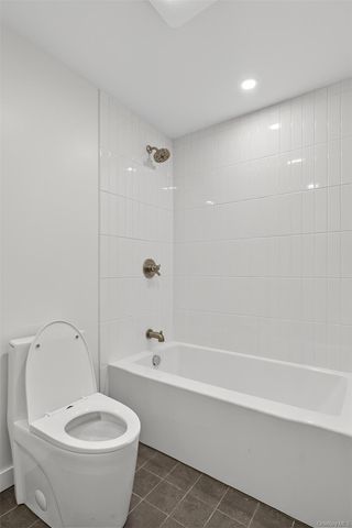 6 Glenwood Avenue, Poughkeepsie, NY 12603