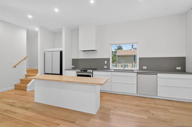 6 Glenwood Avenue, Poughkeepsie, NY 12603