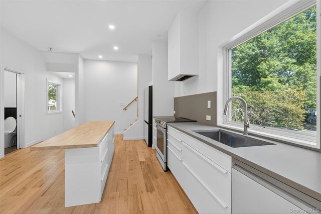 6 Glenwood Avenue, Poughkeepsie, NY 12603