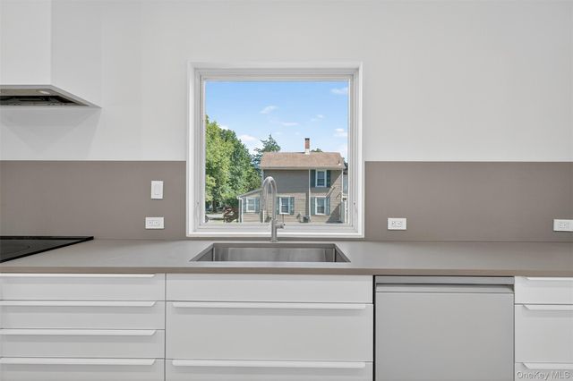 6 Glenwood Avenue, Poughkeepsie, NY 12603