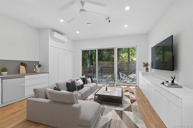 6 Glenwood Avenue, Poughkeepsie, NY 12603