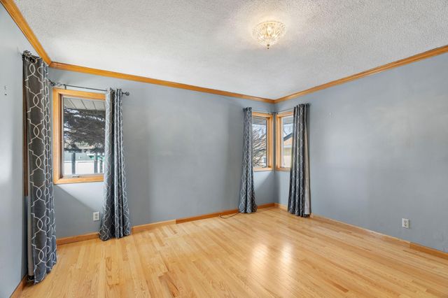 1675 3rd Street E, Saint Paul, MN 55106