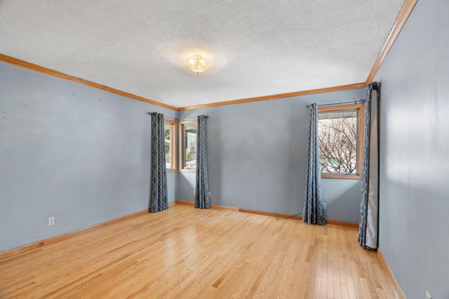 1675 3rd Street E, Saint Paul, MN 55106