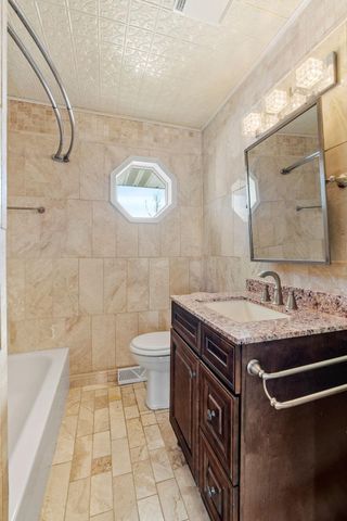 1675 3rd Street E, Saint Paul, MN 55106