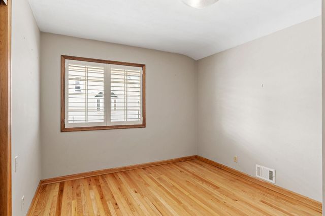 1675 3rd Street E, Saint Paul, MN 55106