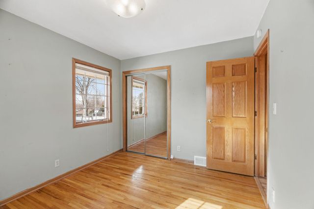 1675 3rd Street E, Saint Paul, MN 55106