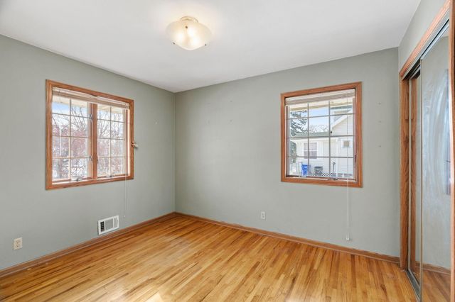 1675 3rd Street E, Saint Paul, MN 55106